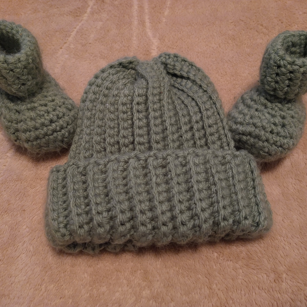 Cozy Crochet Baby Hat and Booties Set - Green